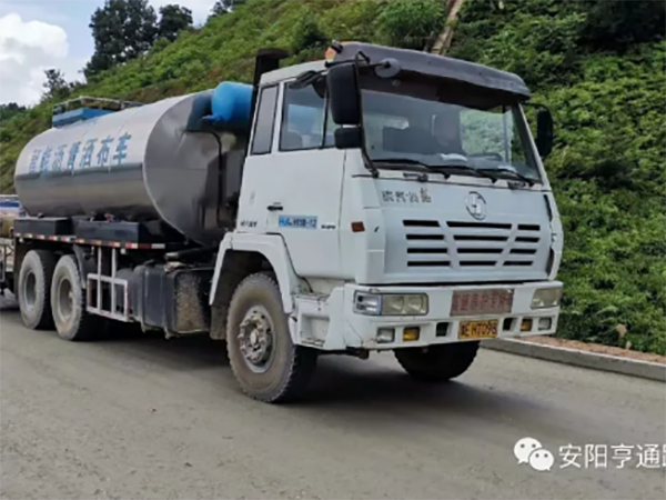 我公司廣東河惠莞項目透層、封層試驗段完成